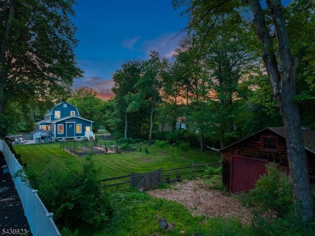413 Mountain Ave, Long Hill Twp., NJ 07933