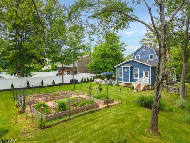 413 Mountain Ave, Long Hill Twp., NJ 07933