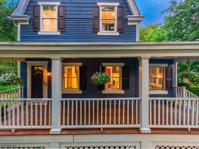 413 Mountain Ave, Long Hill Twp., NJ 07933