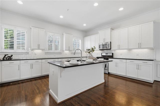 950 Opelousas Way, Atlanta, GA 30328