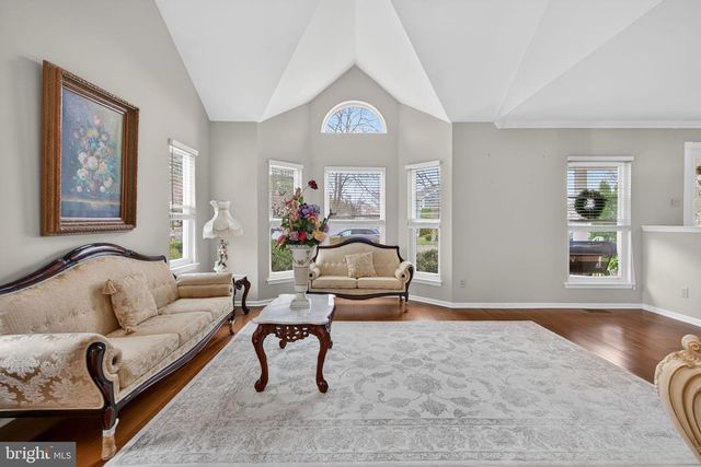 1 OWL CT, Marlton, NJ 08053