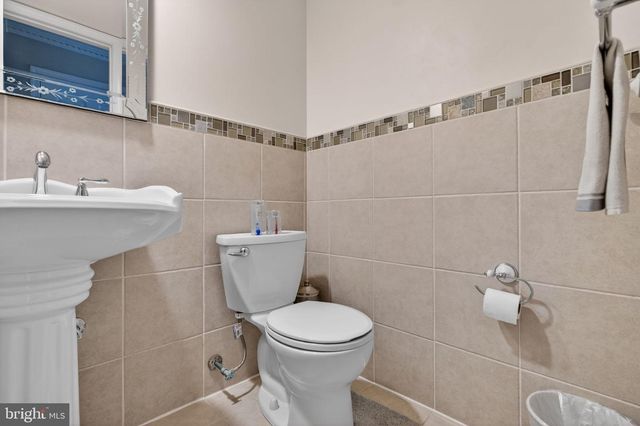 1 OWL CT, Marlton, NJ 08053