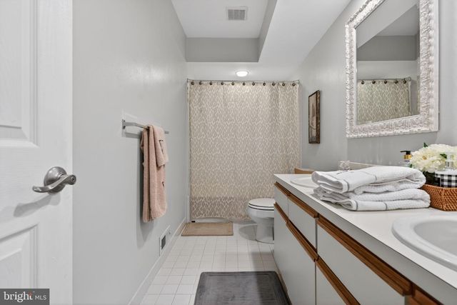 1 OWL CT, Marlton, NJ 08053