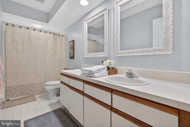 1 OWL CT, Marlton, NJ 08053