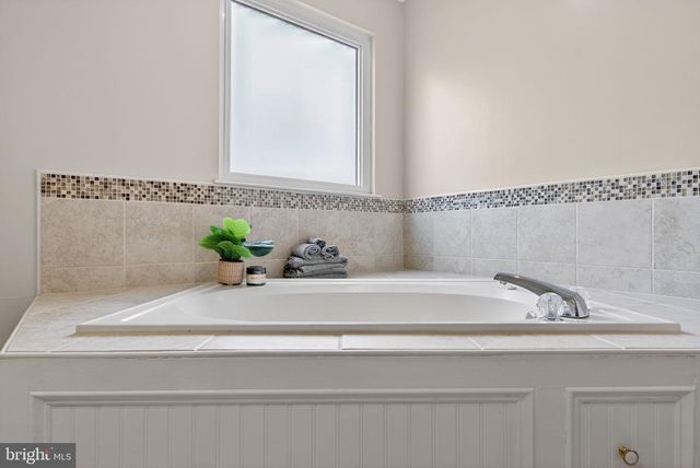 1 OWL CT, Marlton, NJ 08053