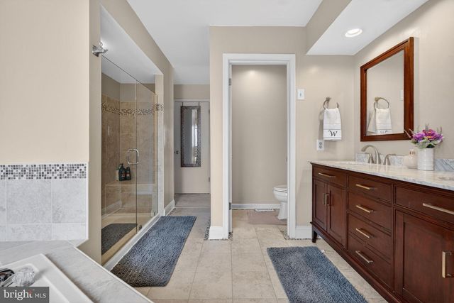 1 OWL CT, Marlton, NJ 08053