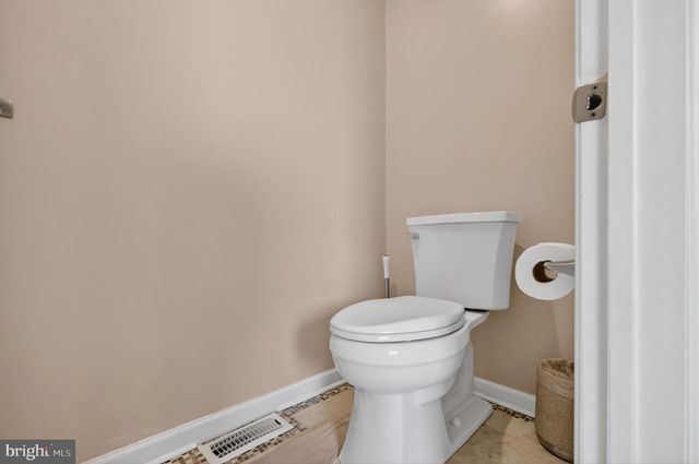 1 OWL CT, Marlton, NJ 08053