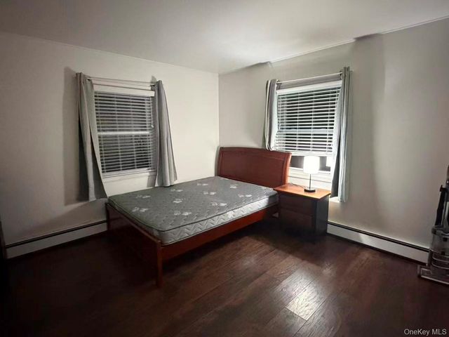 17 Cove Lane, Levittown, NY 11756