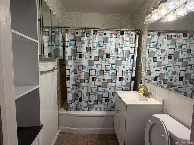 17 Cove Lane, Levittown, NY 11756