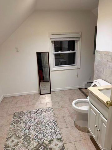 17 Cove Lane, Levittown, NY 11756