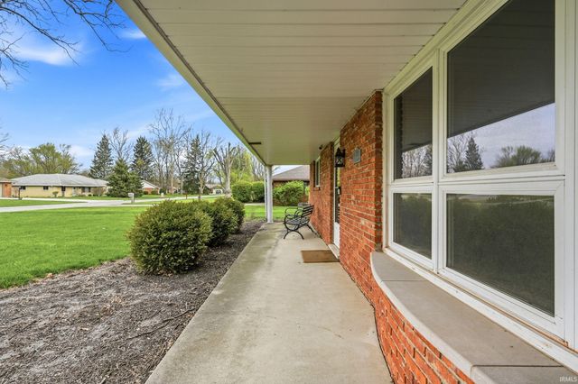 300 N Bayberry Lane, Muncie, IN 47304