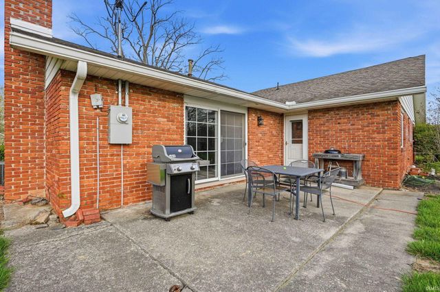 300 N Bayberry Lane, Muncie, IN 47304