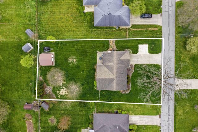 300 N Bayberry Lane, Muncie, IN 47304