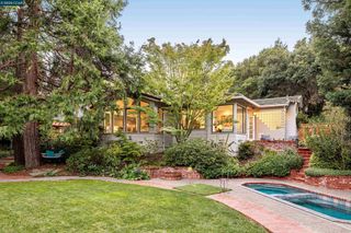 4 Greenwood Ct, Orinda, CA 94563