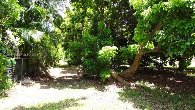 4 NE Av 152 Street, Miami, FL 33162