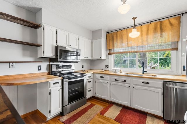 411 Laredo Road, Papillion, NE 68046