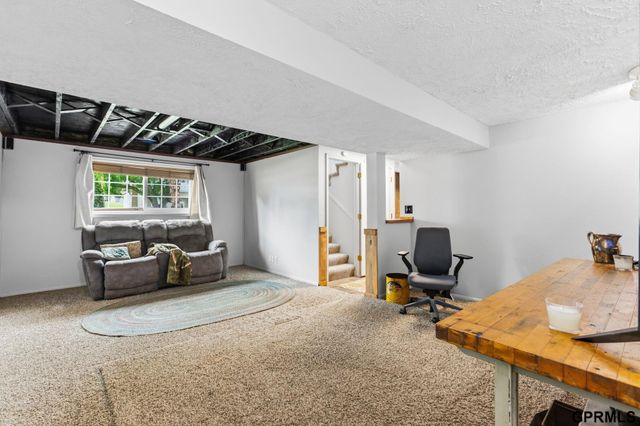 411 Laredo Road, Papillion, NE 68046