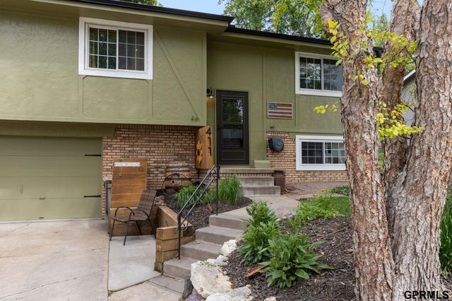 411 Laredo Road, Papillion, NE 68046