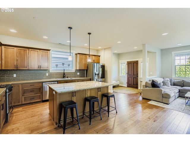 28515 Sw DUNDEE Ln, Wilsonville, OR 97070