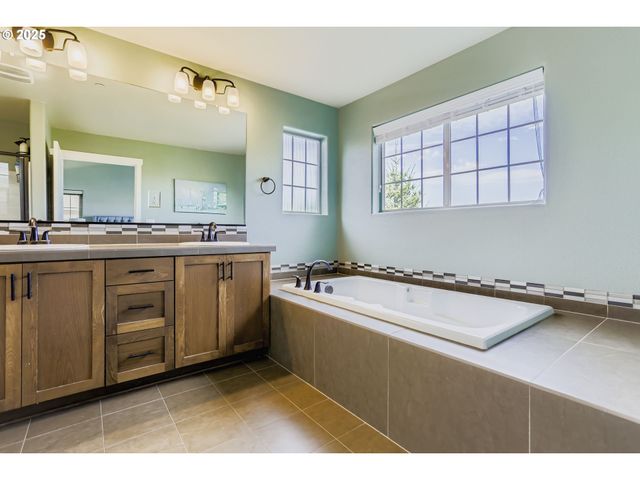 28515 Sw DUNDEE Ln, Wilsonville, OR 97070