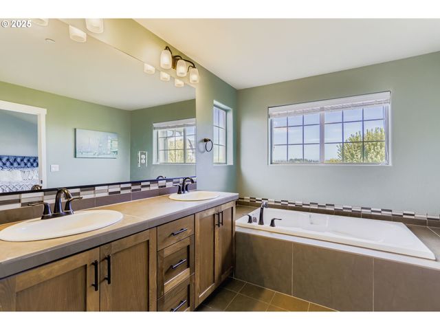 28515 Sw DUNDEE Ln, Wilsonville, OR 97070