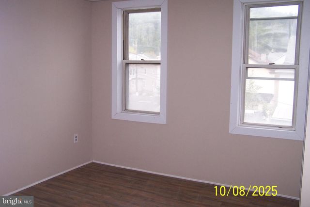433 N RAILROAD ST, Tamaqua, PA 18252