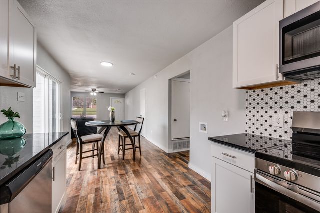 845 Willow Circle N, Burleson, TX 76028