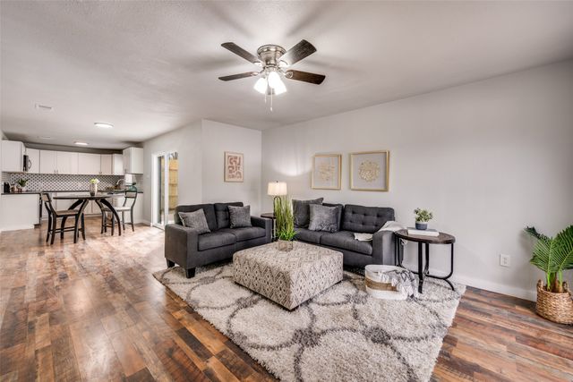 845 Willow Circle N, Burleson, TX 76028