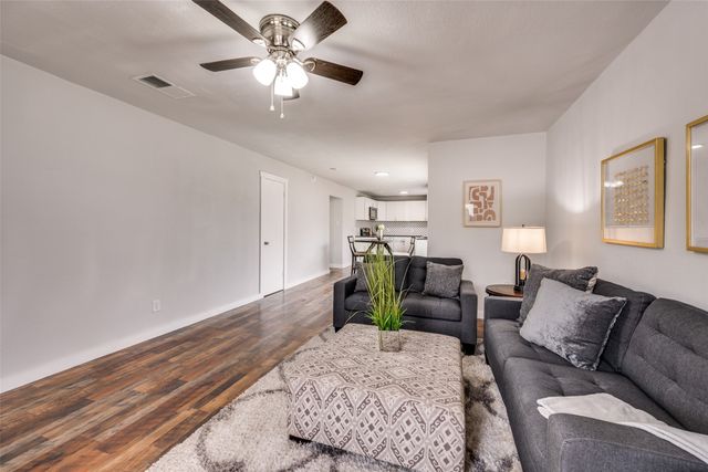 845 Willow Circle N, Burleson, TX 76028