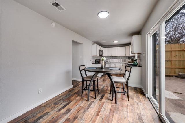 845 Willow Circle N, Burleson, TX 76028