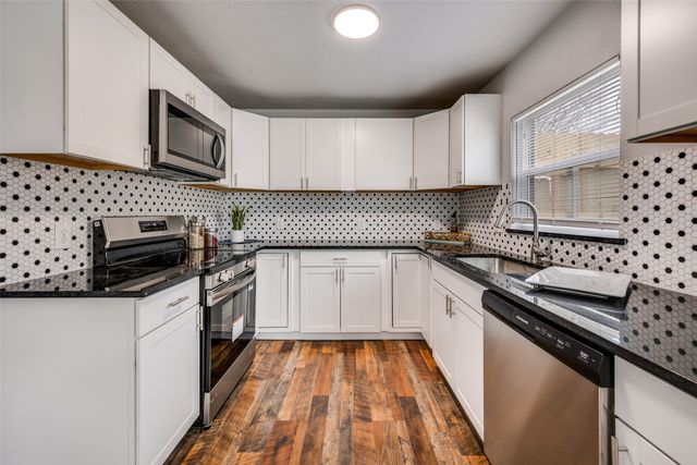 845 Willow Circle N, Burleson, TX 76028