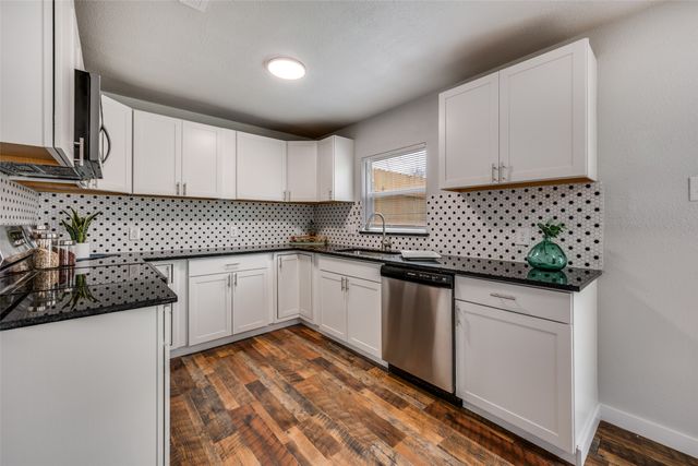 845 Willow Circle N, Burleson, TX 76028