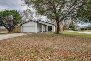 845 Willow Circle N, Burleson, TX 76028