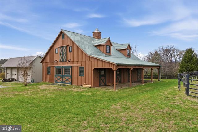 16076 BERLIN TPKE, Purcellville, VA 20132