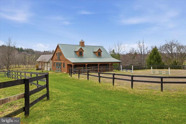 16076 BERLIN TPKE, Purcellville, VA 20132