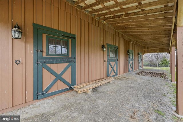16076 BERLIN TPKE, Purcellville, VA 20132