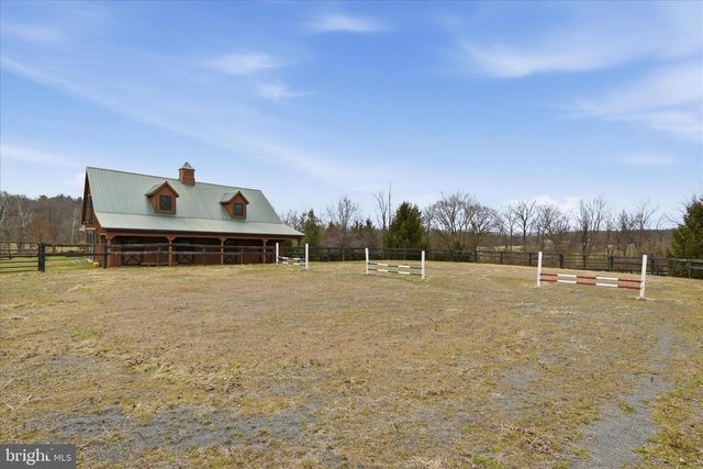 16076 BERLIN TPKE, Purcellville, VA 20132
