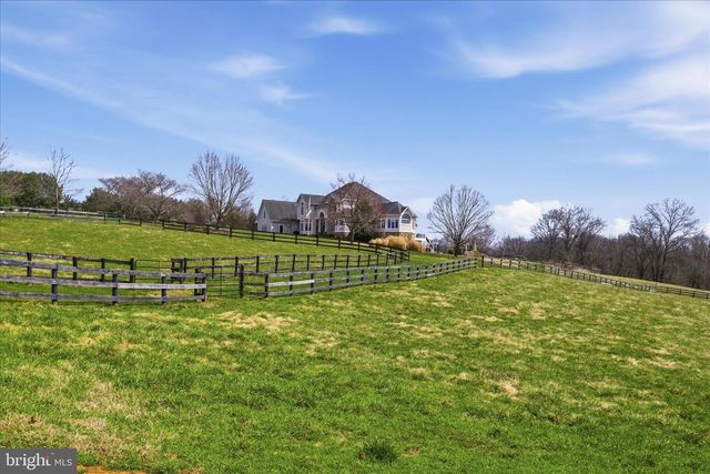 16076 BERLIN TPKE, Purcellville, VA 20132