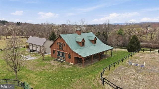 16076 BERLIN TPKE, Purcellville, VA 20132