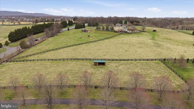 16076 BERLIN TPKE, Purcellville, VA 20132