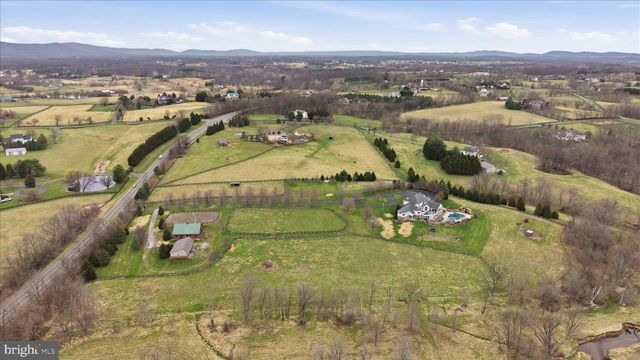 16076 BERLIN TPKE, Purcellville, VA 20132