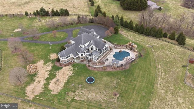 16076 BERLIN TPKE, Purcellville, VA 20132
