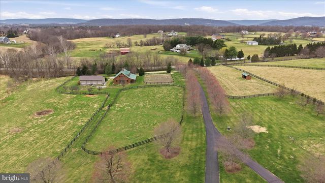 16076 BERLIN TPKE, Purcellville, VA 20132