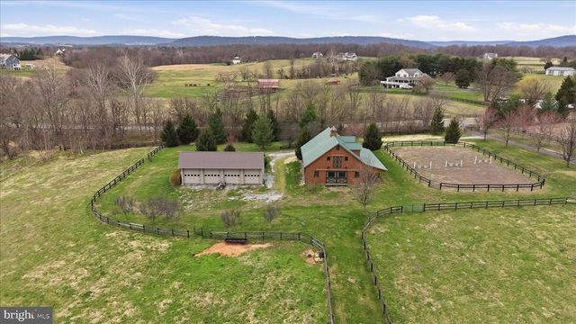 16076 BERLIN TPKE, Purcellville, VA 20132