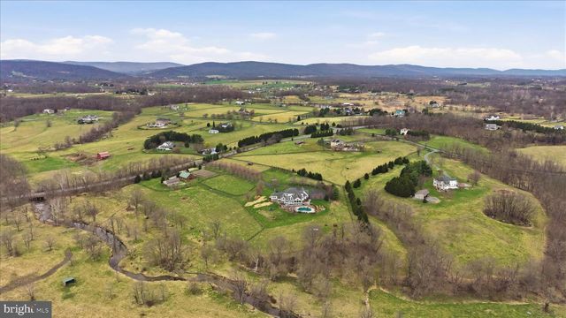 16076 BERLIN TPKE, Purcellville, VA 20132