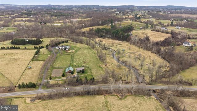 16076 BERLIN TPKE, Purcellville, VA 20132