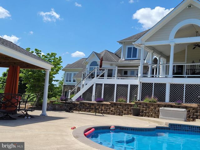 16076 BERLIN TPKE, Purcellville, VA 20132