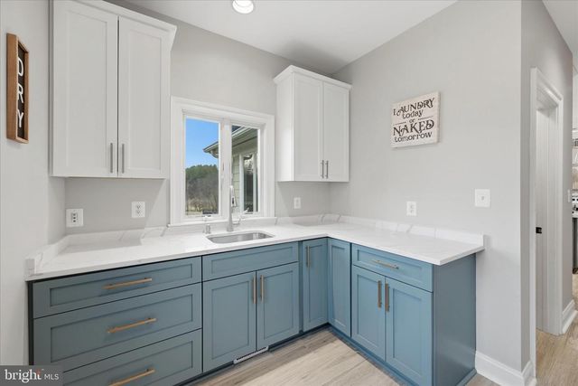 16076 BERLIN TPKE, Purcellville, VA 20132