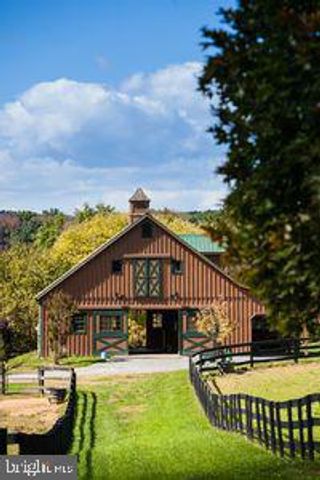 16076 BERLIN TPKE, Purcellville, VA 20132