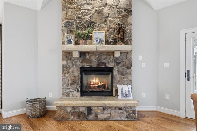 16076 BERLIN TPKE, Purcellville, VA 20132